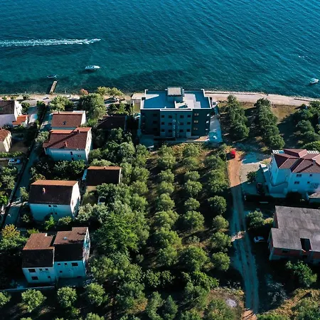 Sun N' Sea * 斯维蒂佩塔